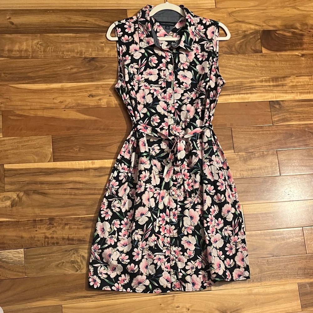 Tommy Hilfiger Belted Sleeveless Button Down Dress, Size 12.